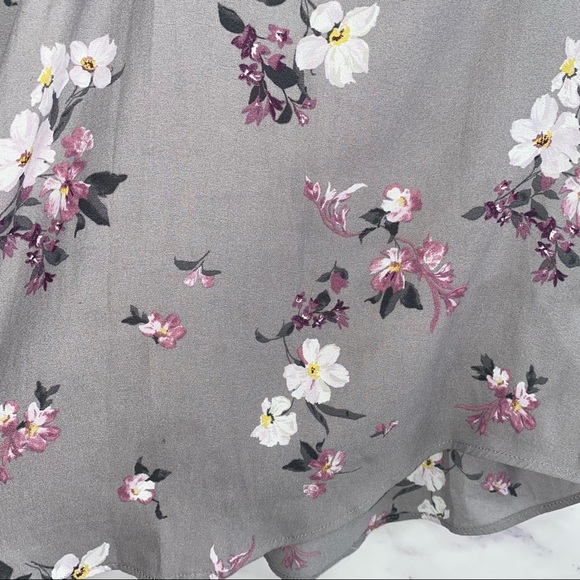 Torrid Gray Blouse With Pink/ White Flower Print - Picture 5 of 9